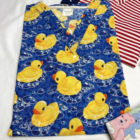 Vintage Scrub Tops Lot of 4 Size L/XL Pockets 4th of July Bears Rubber Ducky - Picture 2 of 13